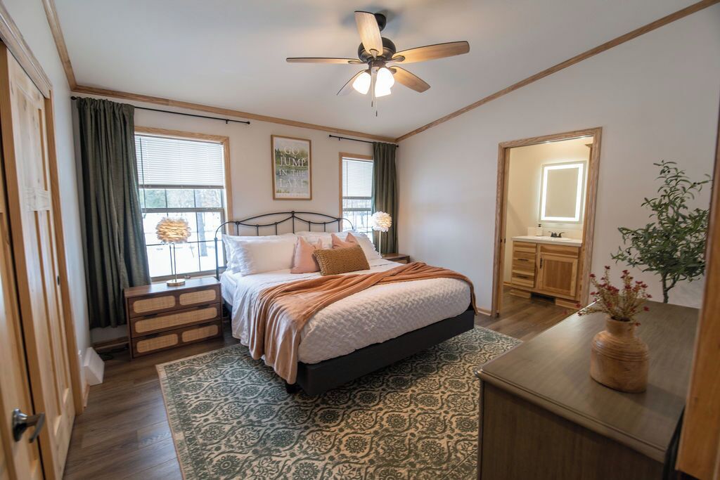 Charming Nekoosa Home with Pontoon Rental Option