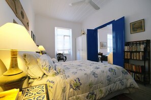 4 bedrooms, internet, bed sheets