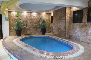 Una piscina techada