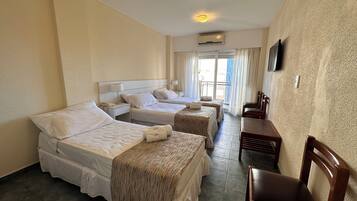 Habitación triple superior | 1 dormitorio, caja fuerte, cunas gratuitas y wifi gratis