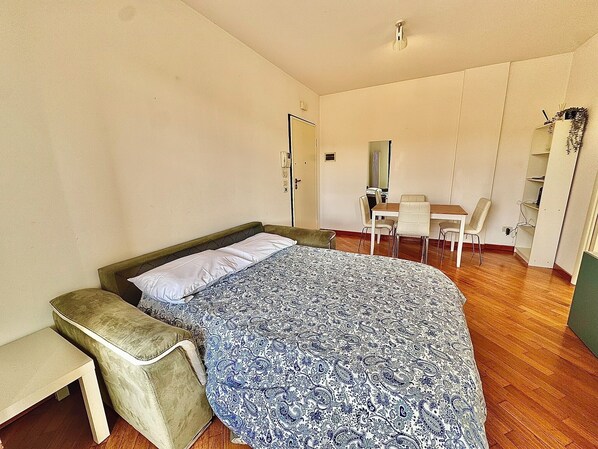 1 bedroom, iron/ironing board, WiFi, bed sheets