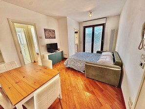 1 camera, ferro/asse da stiro, Wi-Fi, lenzuola