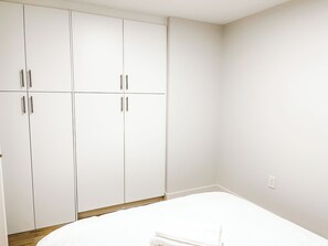 2 bedrooms, iron/ironing board, WiFi, bed sheets - Brand New Cozy 2 Bedroom Basement Suite (Vancouver)