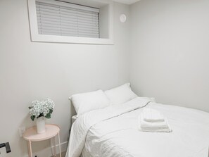 2 habitaciones, tabla de planchar con plancha, wifi y ropa de cama
