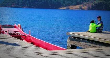 Lugu Huzi yueshanshe Inn