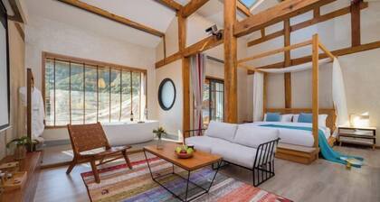 Lugu Huzi yueshanshe Inn