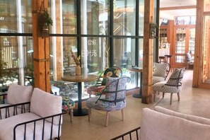 Coffee shop - Lugu Huzi yueshanshe Inn (Ninglang)