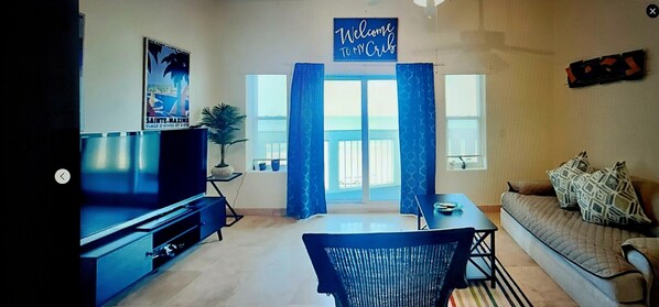TV - SPECTACULAR OCEANFRONT w POOL (Galveston)