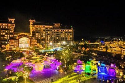 Freely Hover Golden Shuitai Hot Spring Town