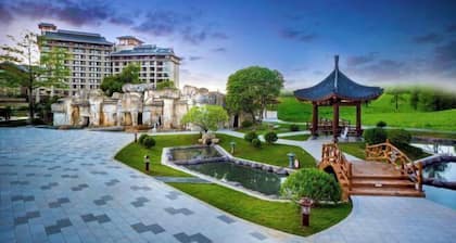 Freely Hover Golden Shuitai Hot Spring Town