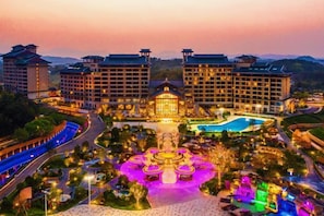 Exterior - Freely Hover Golden Shuitai Hot Spring Town (Xinxing)