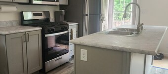 Woodsy hideaway, pet friendly!