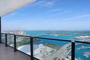 Luxury Apartment, Balcony, City View | Balcony - Bayfront View Downtown Miami Apt (Miami)