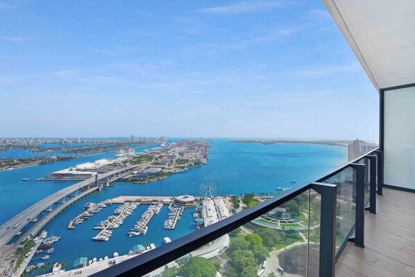 Luxury Apartment, Balcony, City View | Balcony - Bayfront View Downtown Miami Apt (Miami)