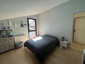 3 bedrooms, iron/ironing board, free WiFi