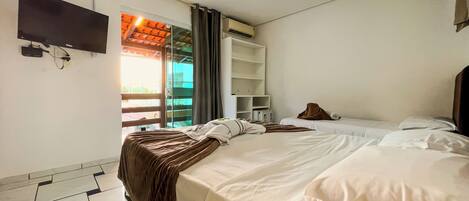 Chambre quadruple supérieure, Plusieurs lits | AccÚs au Wi-Fi (inclus)