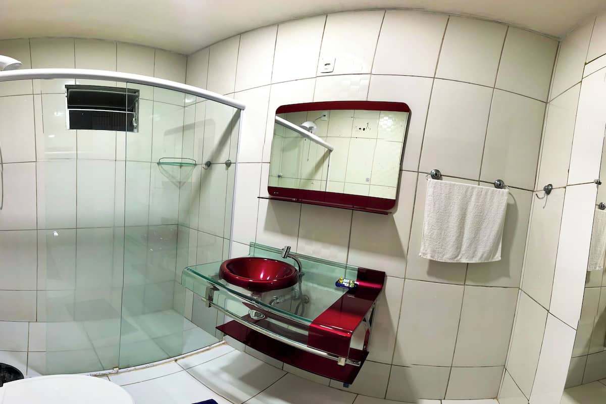 经济四人房, 多张床 | 浴室 | 吹风机