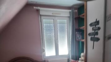4 bedrooms, desk, iron/ironing board, WiFi