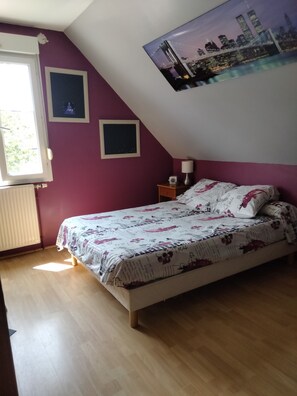 4 bedrooms, desk, iron/ironing board, WiFi - La Chapelle (Teloché)