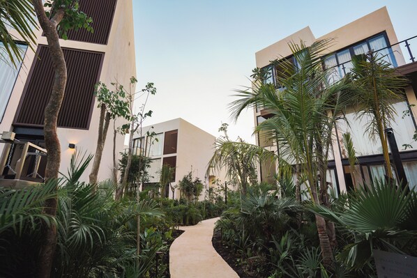 Courtyard view - Trobbu Boutique Collection Riviera Maya - All Inclusive (Tulum)