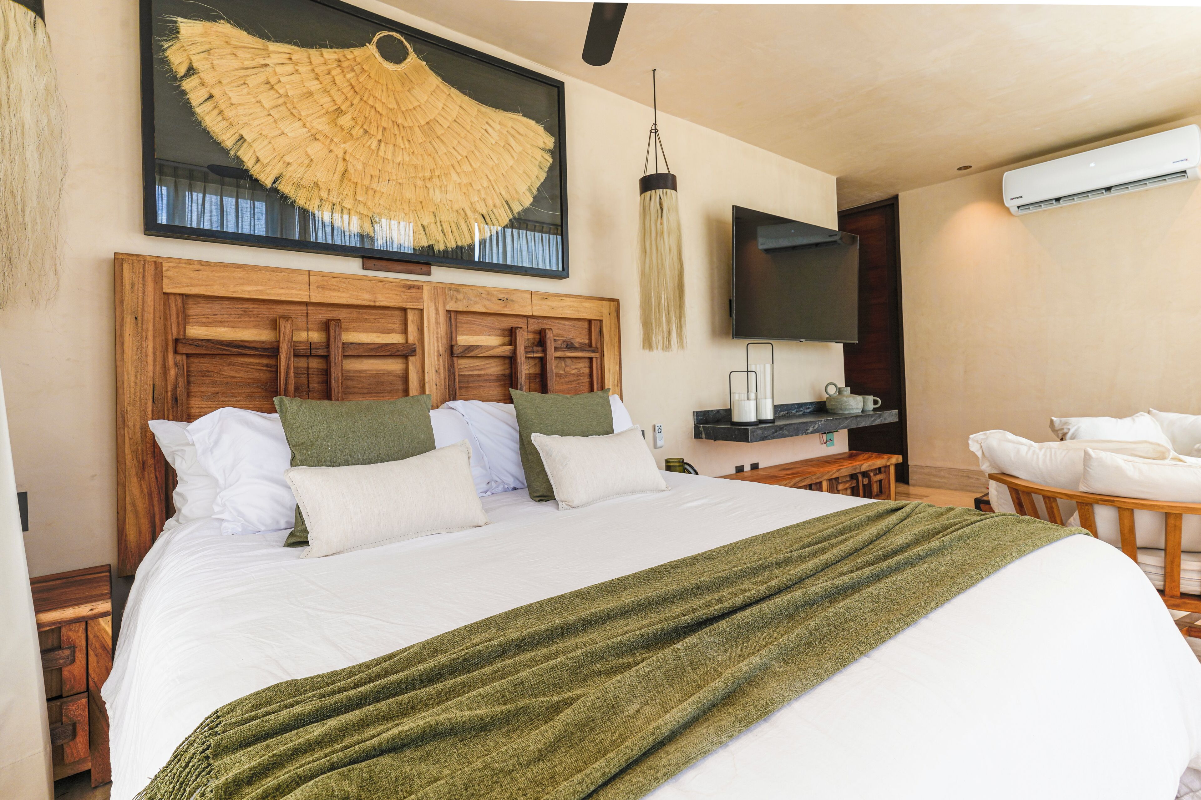 3 bedrooms, premium bedding, down comforters, pillowtop beds