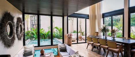 Luxury Villa, All Inclusive | Área de estar | TV LED 55 polegadas com canais a cabo