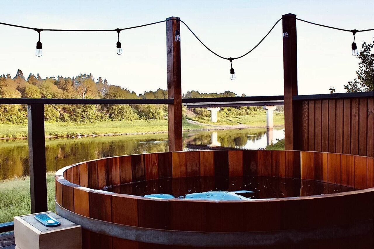 Outdoor spa tub
