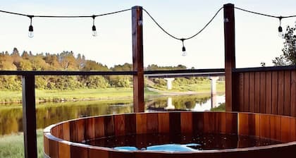 Cozy Cabin with Large Cedar Hot Tub