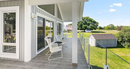 Sea La Vie- Ocean View Vacation Home