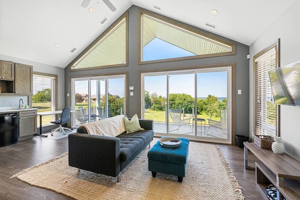 Smart-TV og stereoanlegg