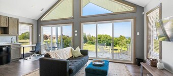 Sea La Vie- Ocean View Vacation Home