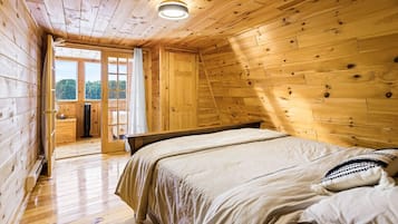 4 bedrooms, desk, iron/ironing board, WiFi