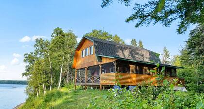 Knotty Pines 4 Bedroom with Waterfront Views