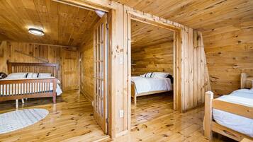 4 bedrooms, desk, iron/ironing board, WiFi