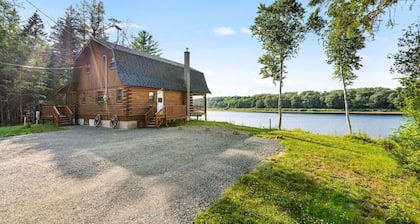 Knotty Pines 4 Bedroom with Waterfront Views