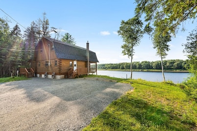 Knotty Pines 4 Bedroom with Waterfront Views