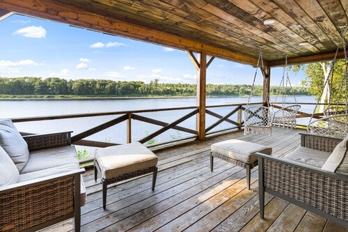 Knotty Pines 4 Bedroom with Waterfront Views