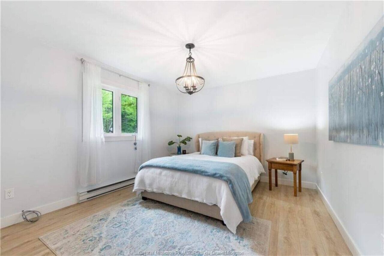 3 bedrooms, desk, WiFi, bed sheets