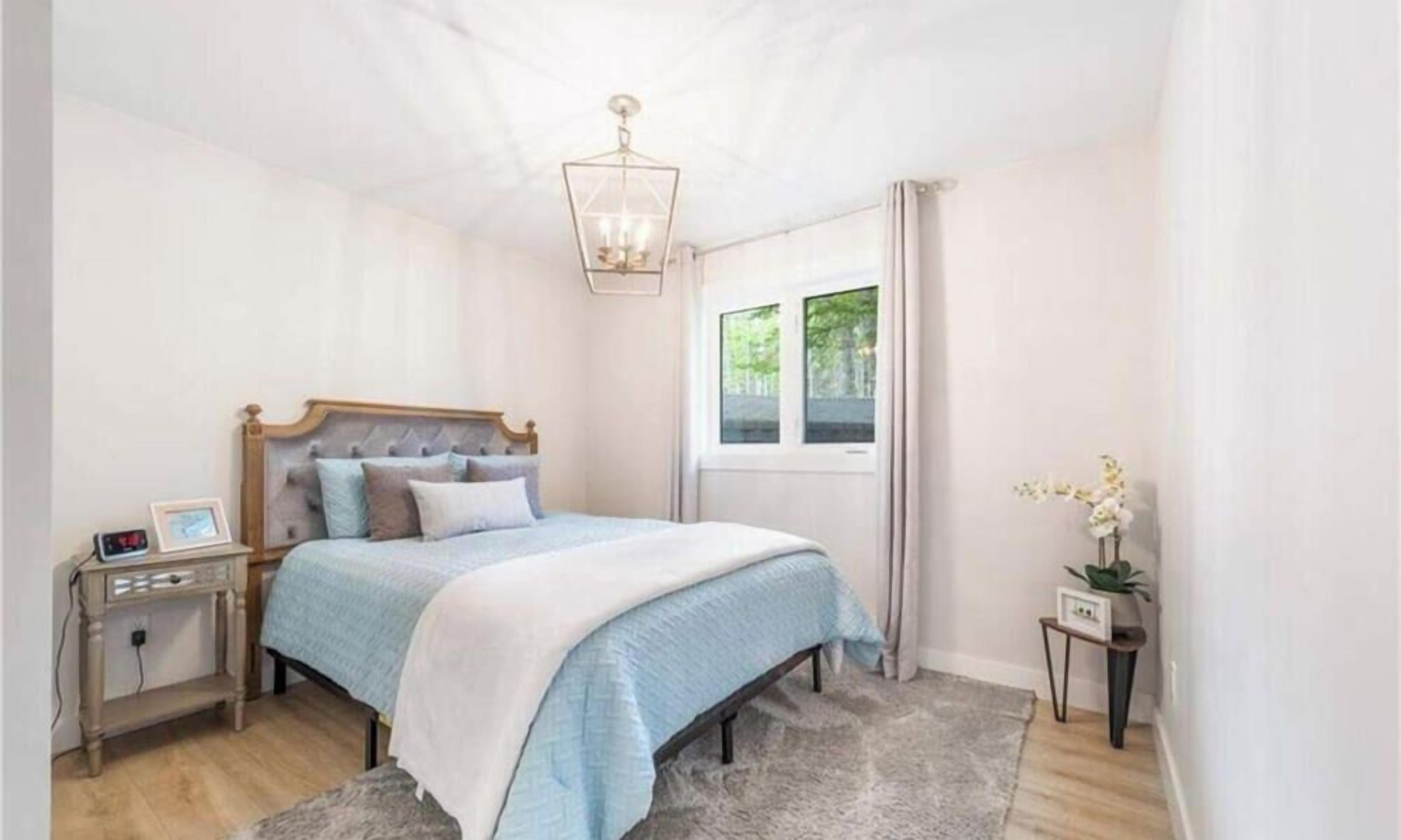 3 bedrooms, desk, WiFi, bed sheets