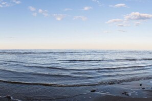A beach with calm waves and a clear sky. - Get-A-Way Beach Chalet (Grande-Digue)