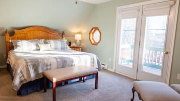 4 bedrooms, desk, iron/ironing board, WiFi (free)