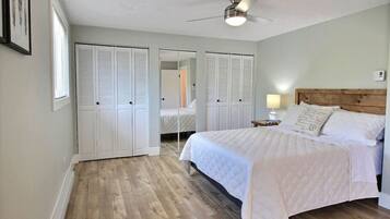 4 bedrooms, desk, travel crib, WiFi