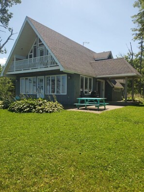Exterior - East Coastal- Waterfront Cottage (Beaubassin-est)