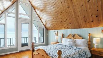 3 bedrooms, desk, WiFi, bed sheets