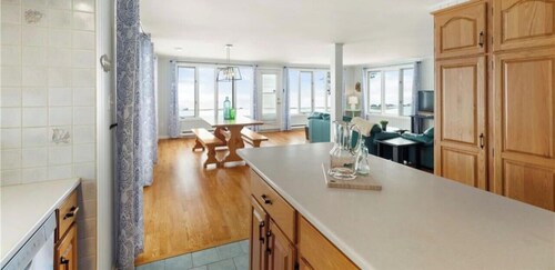 East Coastal- Waterfront Cottage