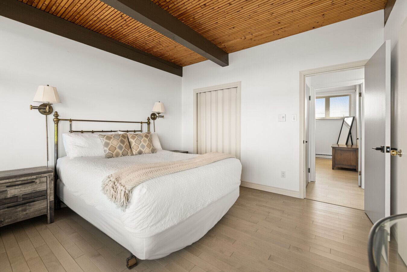 3 bedrooms, iron/ironing board, travel cot, free WiFi