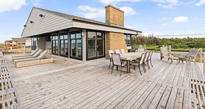 3 bedroom Waterfront Oasis