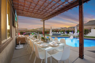 Lazy River, Pickleball, Gameroom, Fun in the desert!