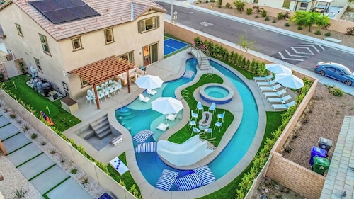 Lazy River, Pickleball, Gameroom, Fun in the desert!