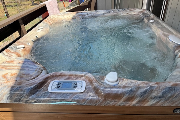 Tina de hidromasaje al aire libre